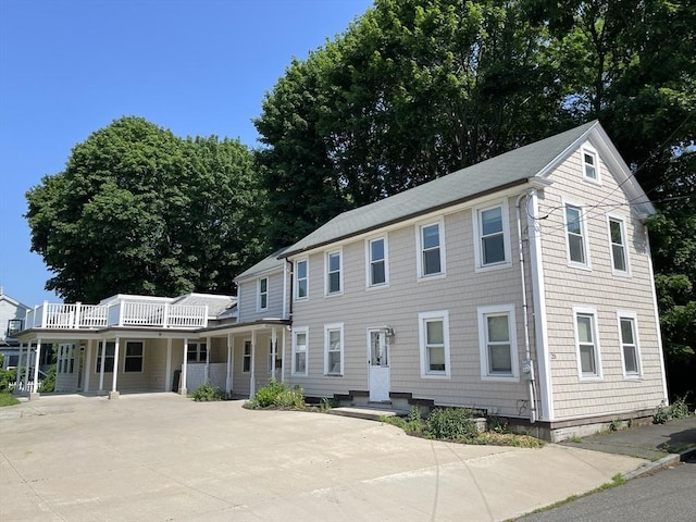 20 Cross St, Salem, MA 01970 - colonial home featuring concrete driveway and a carport