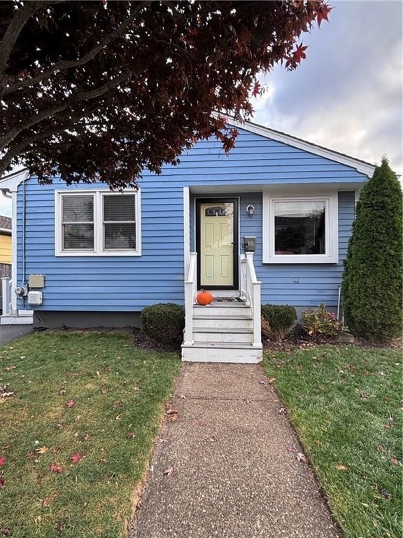 view of front of house with a front lawn