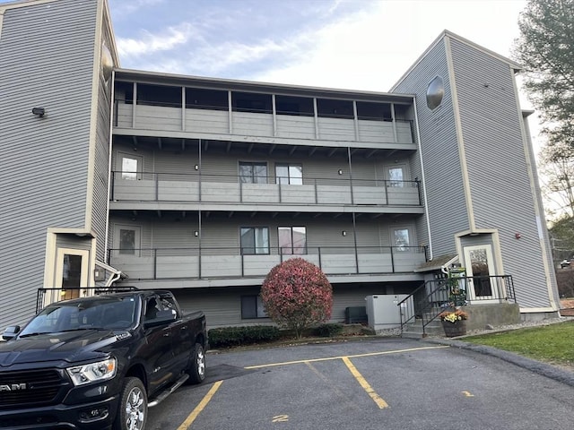 view of apartment building / complex featuring uncovered parking