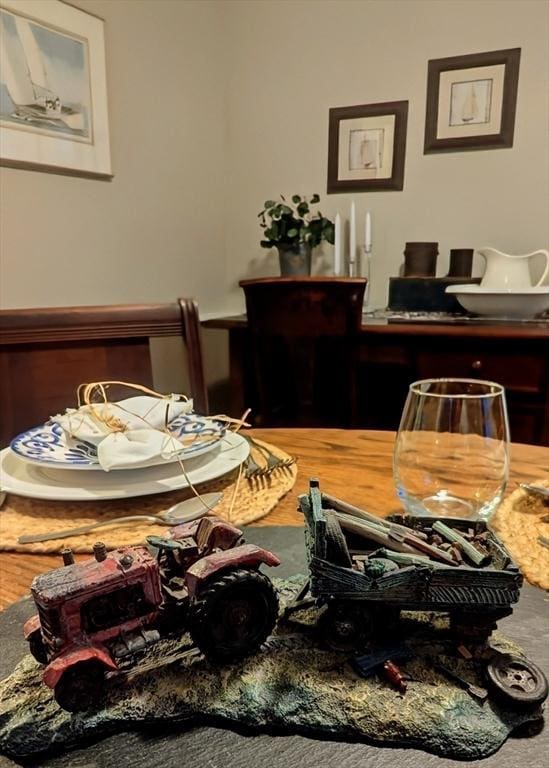 40 Ayer Rd, Shirley, MA 01464 - dining area view