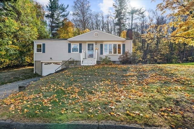 view of front of property featuring a front lawn and a garage