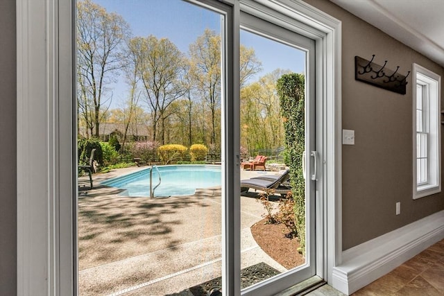 entryway featuring baseboards