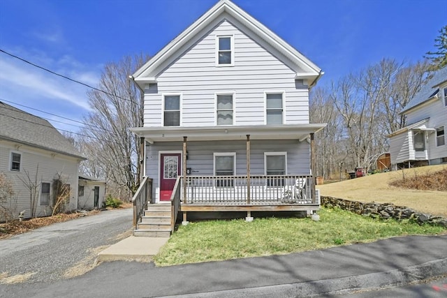 view of front of property featuring a porch and a front lawn
