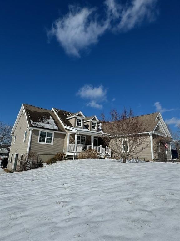 view of front of property with covered porch