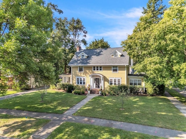 view of front of home featuring a front yard