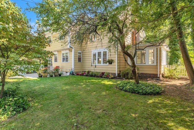 view of front of home featuring a front yard and crawl space