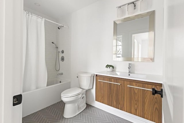 full bathroom featuring shower / bath combo with shower curtain, toilet, and vanity