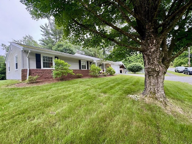51 Karen Rd, Framingham, MA 01701 - ranch-style house with a front yard, a garage, and driveway