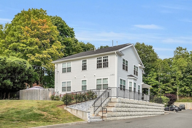 view of front of home with a front yard