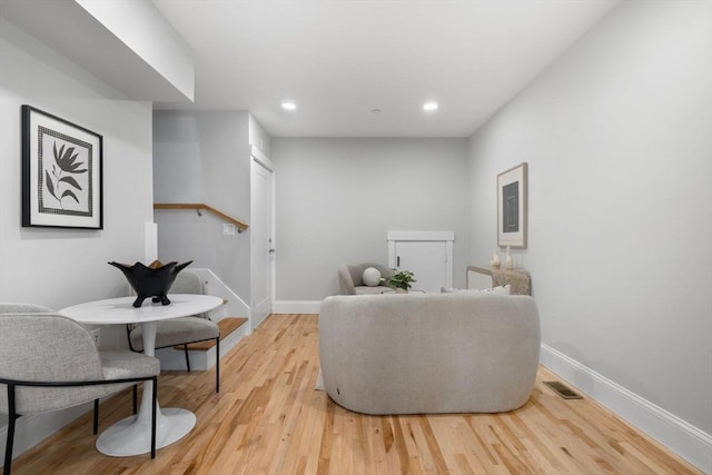 sitting room featuring recessed lighting, light wood-type flooring, visible vents, and baseboards