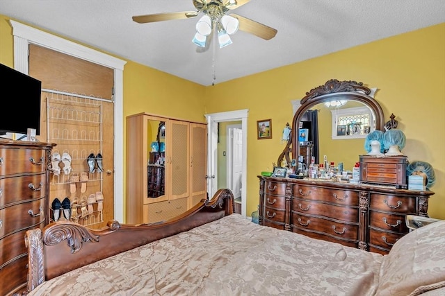 bedroom featuring a ceiling fan