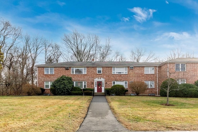 view of front of property with a front yard