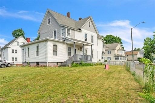 back of house featuring a yard