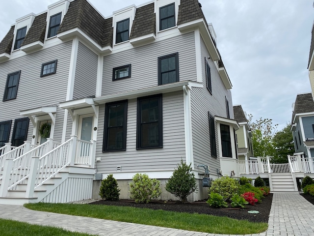 view of front facade featuring a deck