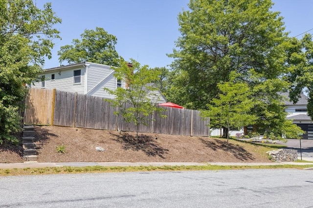 273 Greendale Ave, Needham, MA 02494 - view of yard