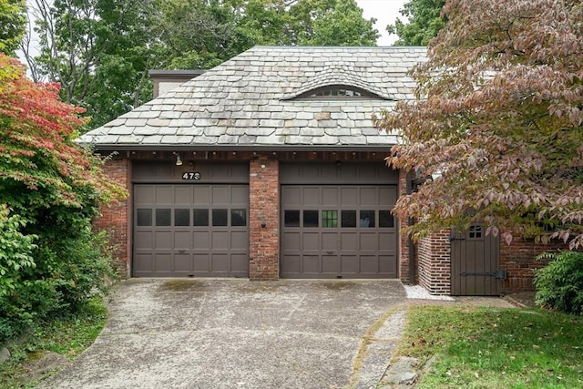 view of detached garage