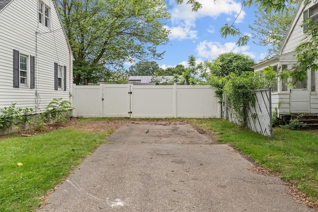10 Jefferson St, Lawrence, MA 01843 - view of yard featuring a gate
