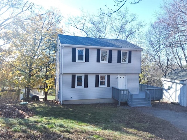 view of front of home featuring a front lawn