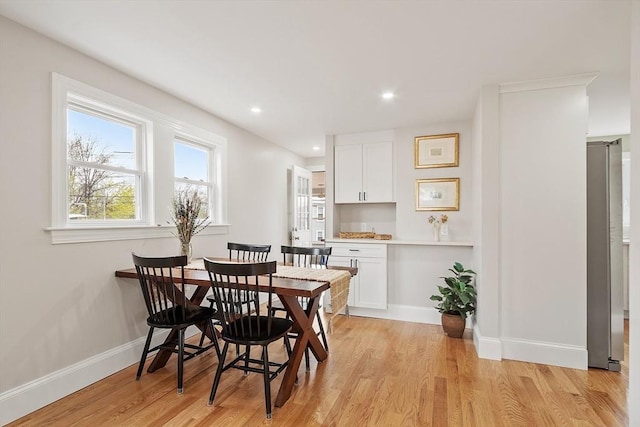 dining area featuring recessed lighting, baseboards, and light wood-style floors