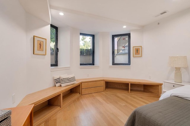 bedroom featuring light wood finished floors, visible vents, and recessed lighting