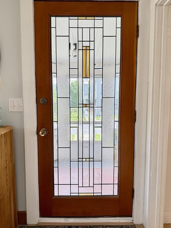 12 Wellington St, Buckland, MA 01370 - detailed view of baseboards