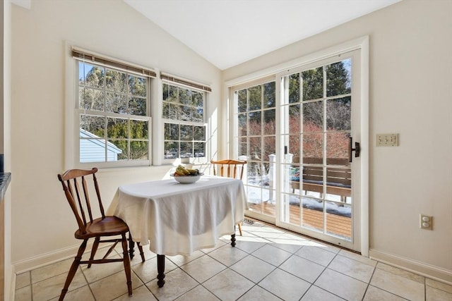 sunroom with vaulted ceiling