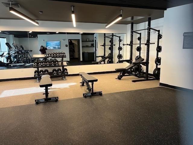 exercise room with visible vents and baseboards