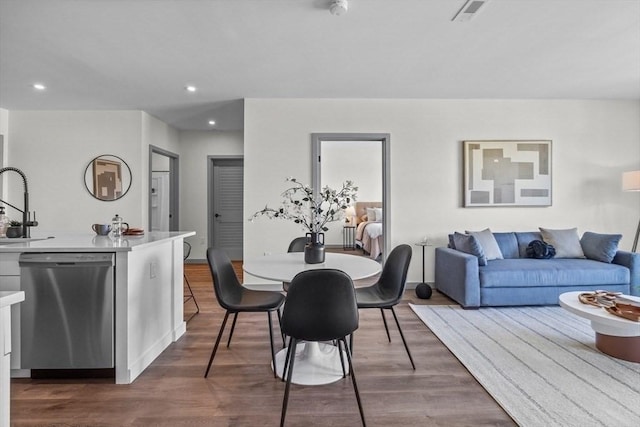 dining room with dark wood-style floors, visible vents, recessed lighting, and baseboards