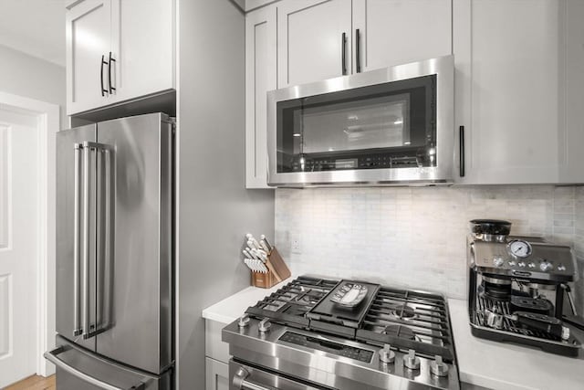 kitchen featuring backsplash, stainless steel appliances, and light countertops