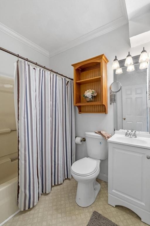 full bathroom featuring shower / bath combo with shower curtain, vanity, ornamental molding, and toilet