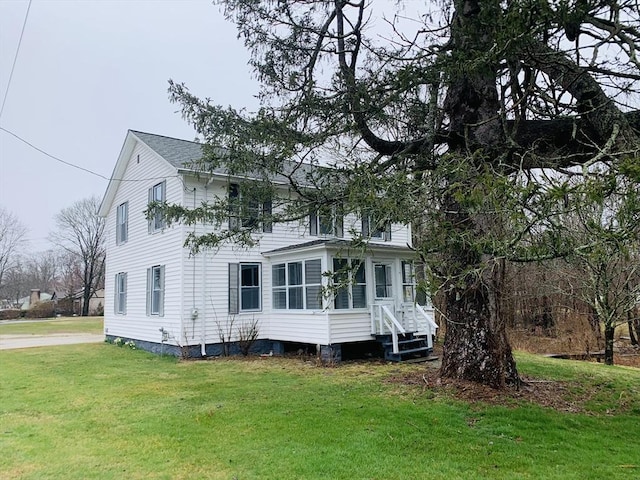 exterior space featuring a lawn