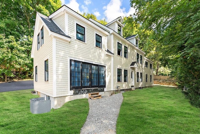 view of front of house featuring a front yard