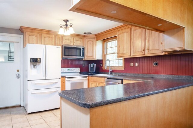 46 Frairy St, Medfield, MA 02052