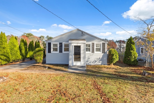 bungalow-style house featuring a front lawn