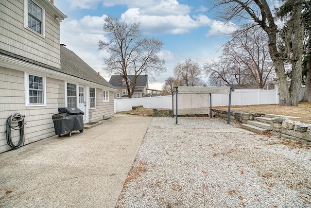 view of yard featuring a patio