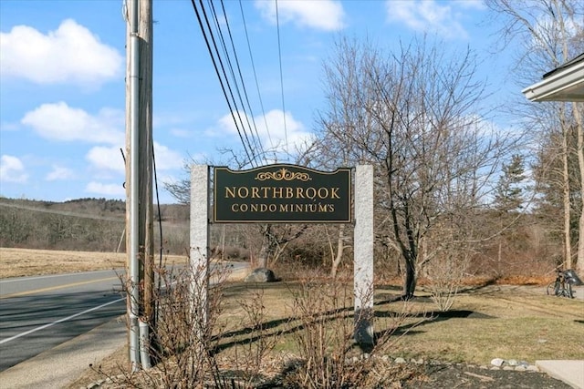 view of community / neighborhood sign