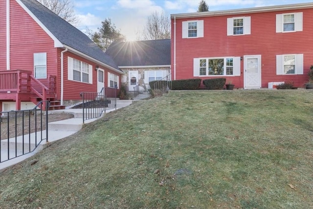 view of front facade with a front yard