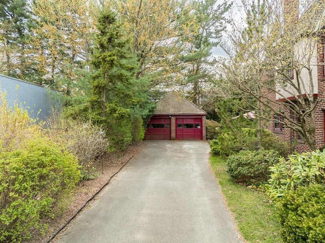 68 Ingersoll Grv, Springfield, MA 01109 - view of detached garage