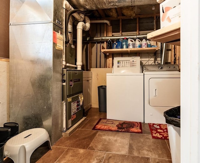 clothes washing area featuring washing machine and clothes dryer