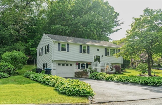 171 David Cir, Putnam, CT 06260 - bi-level home featuring driveway, a front lawn, and an attached garage