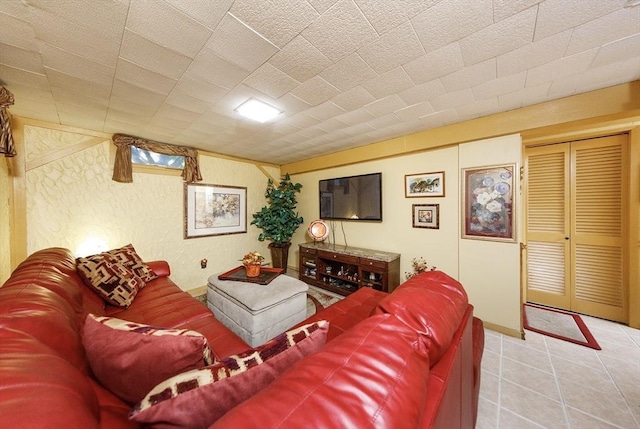 171 David Cir, Putnam, CT 06260 - living room with vaulted ceiling and tile patterned floors