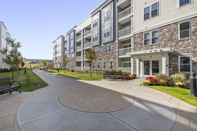 view of home's community featuring a yard