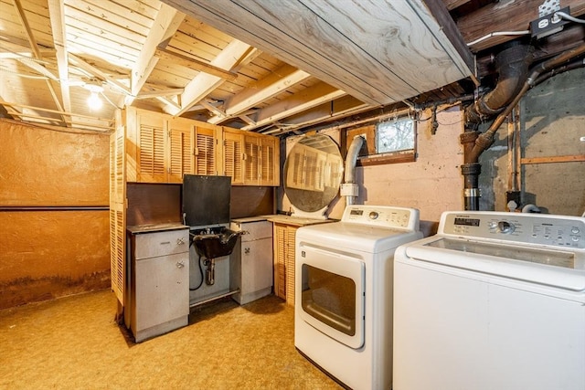 399 Elm St, East Longmeadow, MA 01028 - laundry area featuring washer and dryer