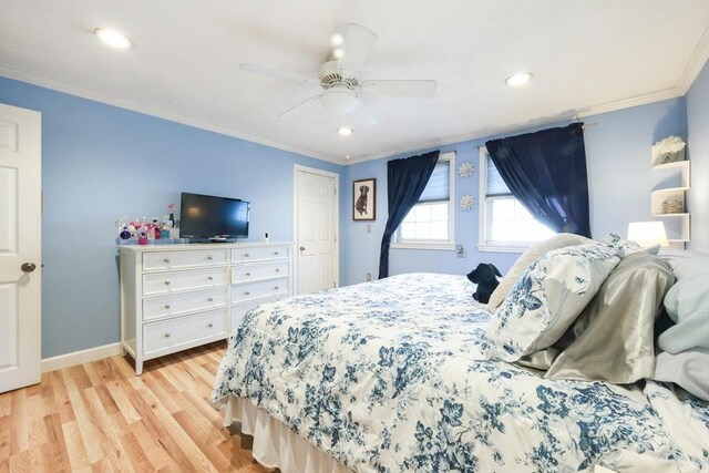 bedroom featuring crown molding, light wood finished floors, a ceiling fan, baseboards, and recessed lighting