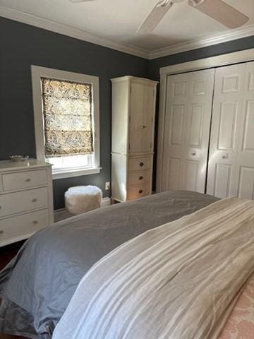 bedroom featuring ceiling fan, a closet, and crown molding