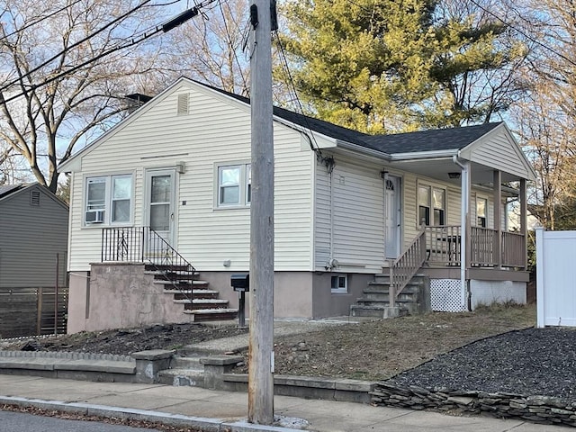 view of front facade with covered porch