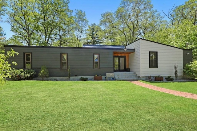 mid-century inspired home with a front yard