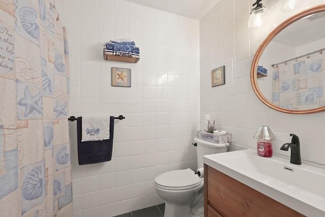 full bath featuring tile walls, toilet, vanity, and a shower with curtain