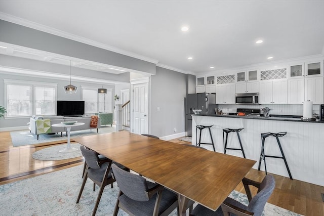 dining space featuring baseboards, recessed lighting, and wood finished floors