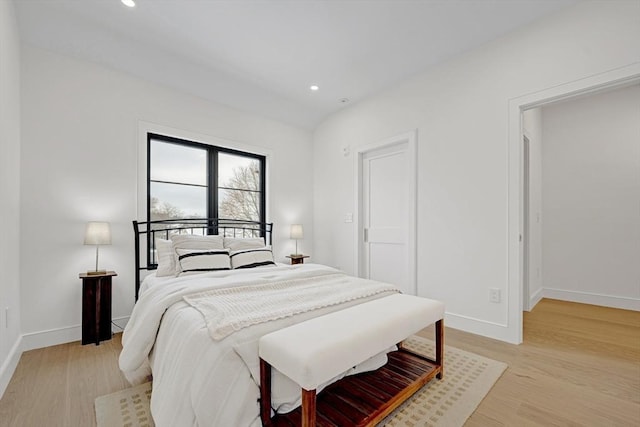 bedroom featuring light wood-style flooring, baseboards, and recessed lighting